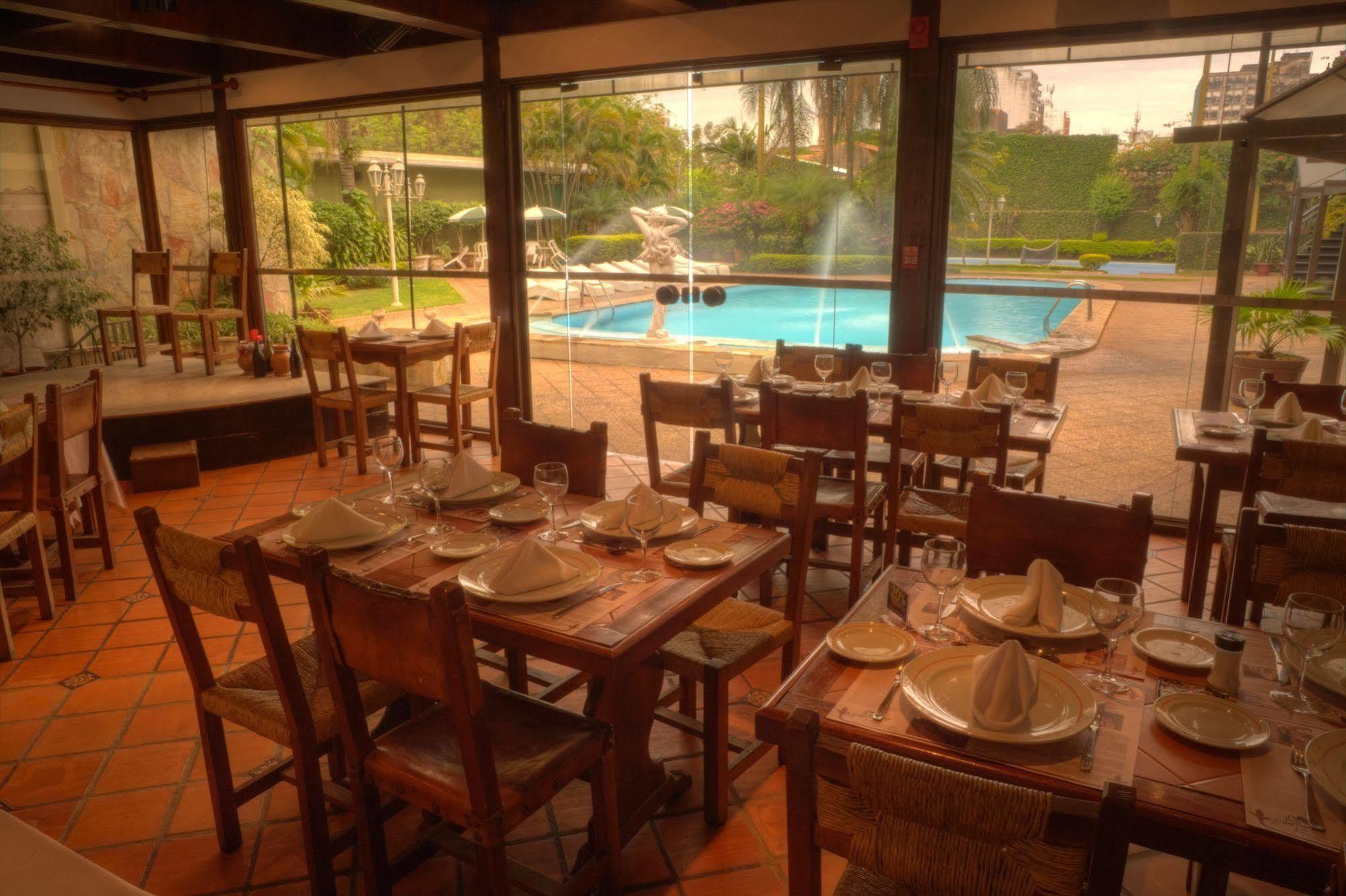 Excelsior Inn 亚松森 外观 照片